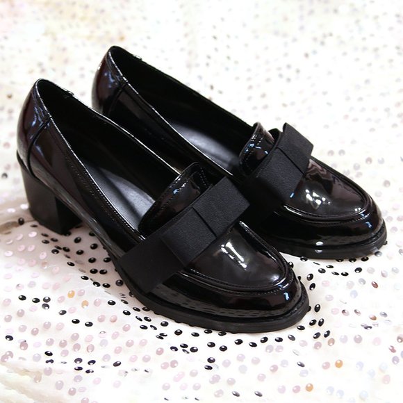 Black Patent Leather Bow Loafers - US 6 - Handcrafted - Picture 1 of 6